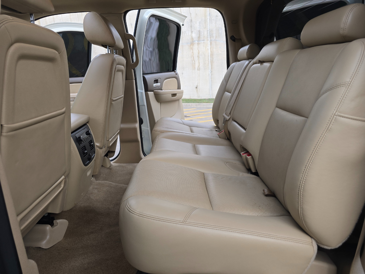 Chevrolet Avalanche 4WD Crew Cab LTZ 2013