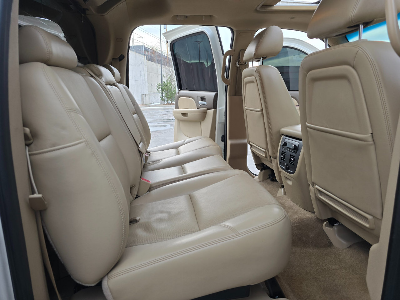 Chevrolet Avalanche 4WD Crew Cab LTZ 2013