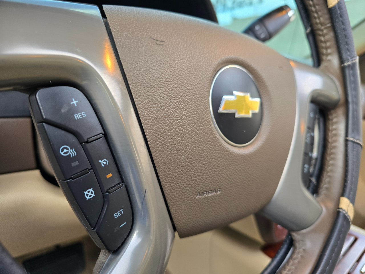 Chevrolet Avalanche 4WD Crew Cab LTZ 2013