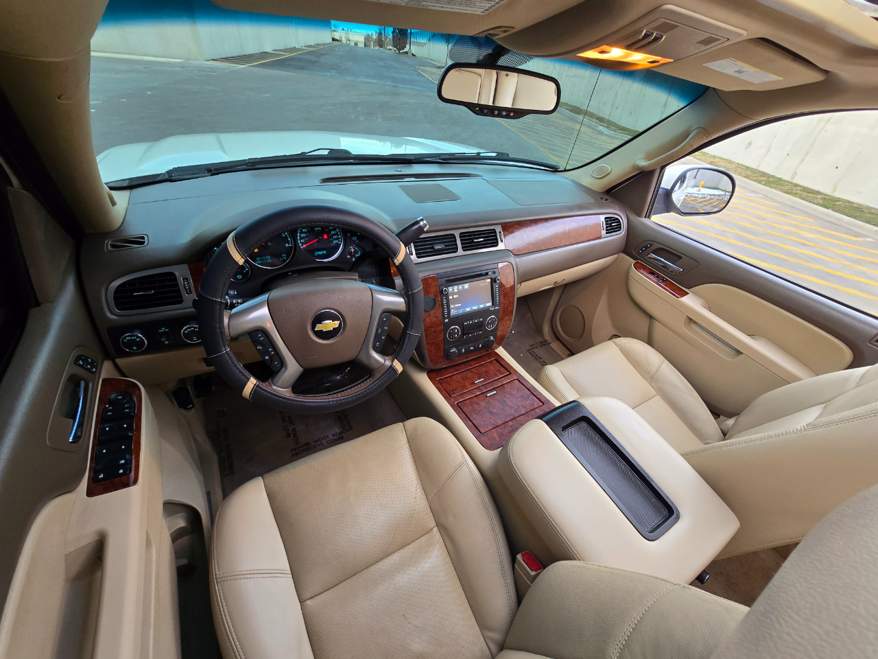 Chevrolet Avalanche 4WD Crew Cab LTZ 2013