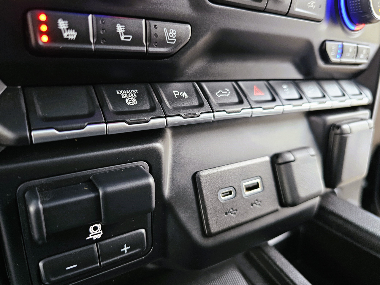 Chevrolet Silverado 3500HD 4WD Crew Cab 172" High Country 2022