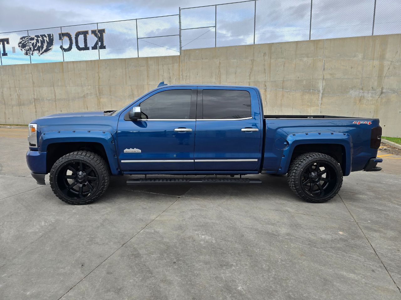 Chevrolet Silverado 1500 4WD Crew Cab 143.5" High Country 2016