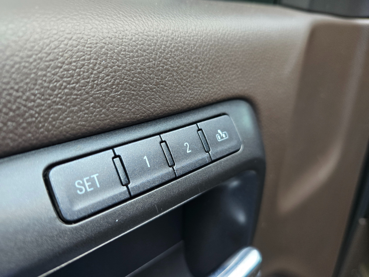 Chevrolet Silverado 1500 4WD Crew Cab 143.5" High Country 2016