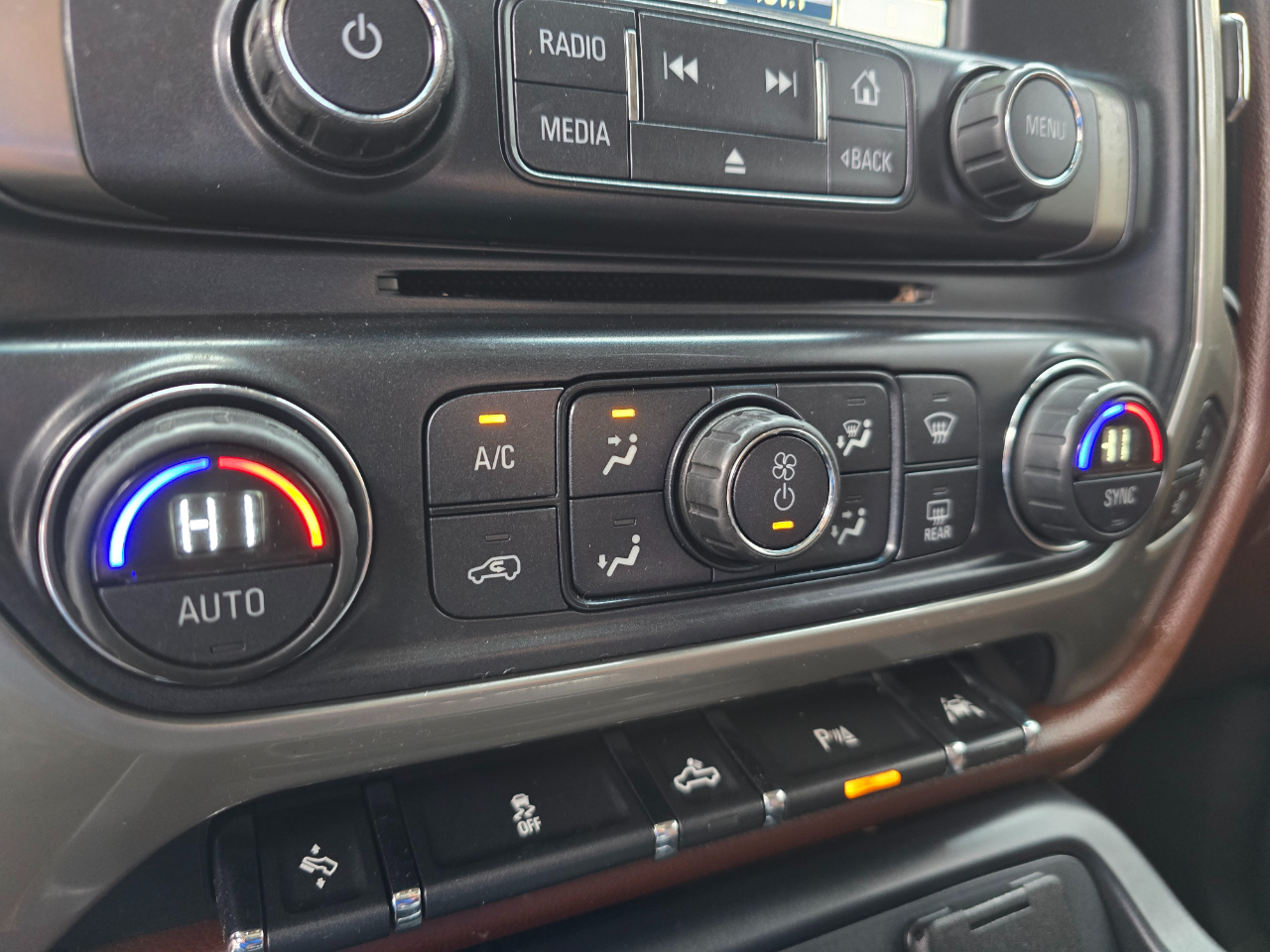 Chevrolet Silverado 1500 4WD Crew Cab 143.5" High Country 2016