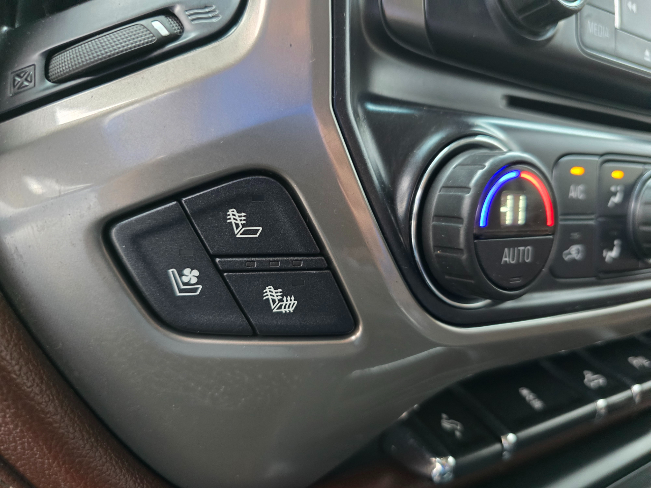 Chevrolet Silverado 1500 4WD Crew Cab 143.5" High Country 2016