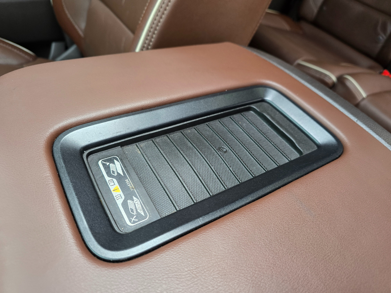 Chevrolet Silverado 1500 4WD Crew Cab 143.5" High Country 2016