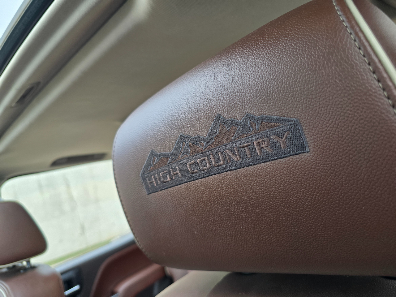 Chevrolet Silverado 1500 4WD Crew Cab 143.5" High Country 2016