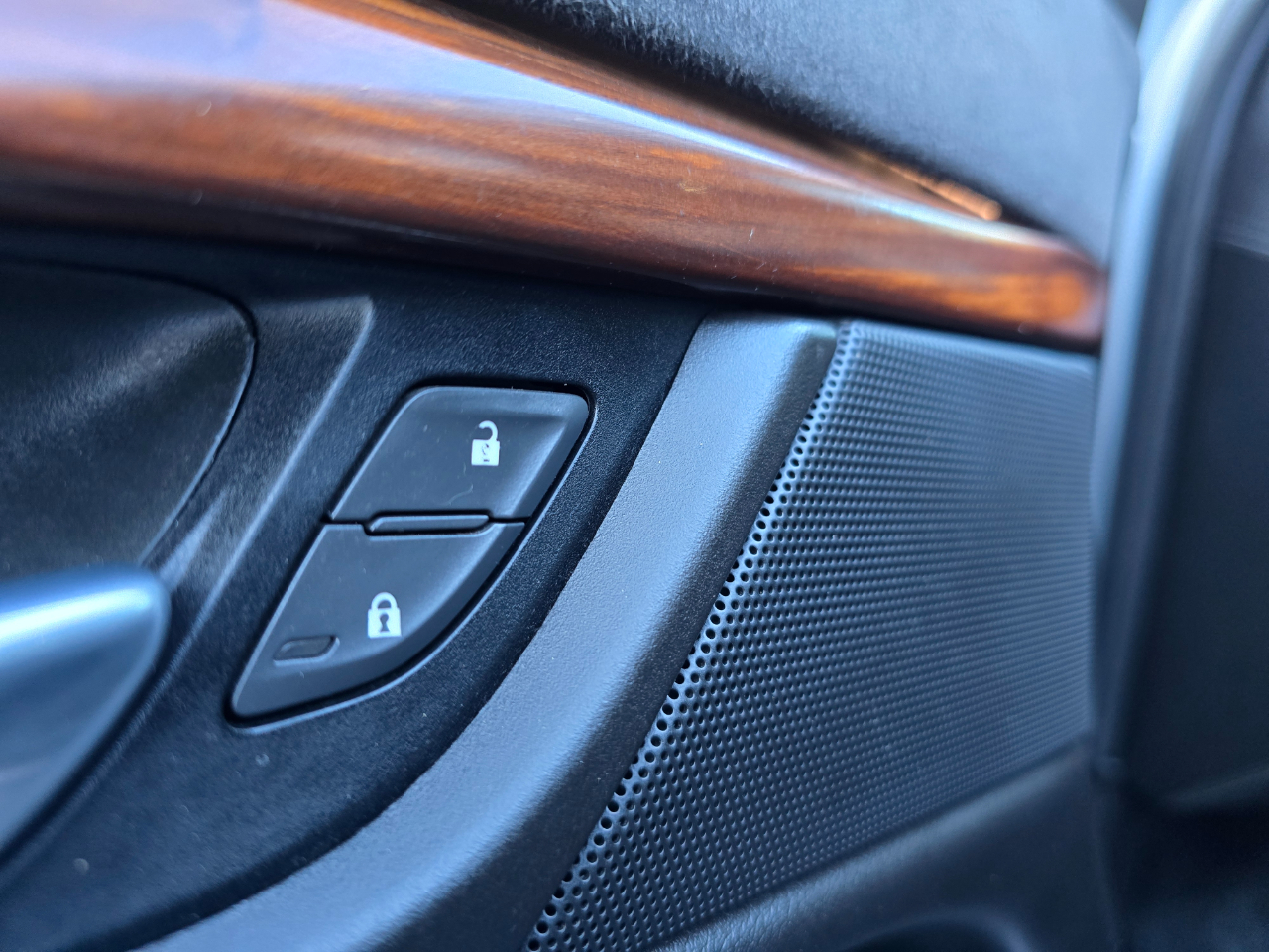 Cadillac Escalade ESV 4WD 4dr Premium 2015