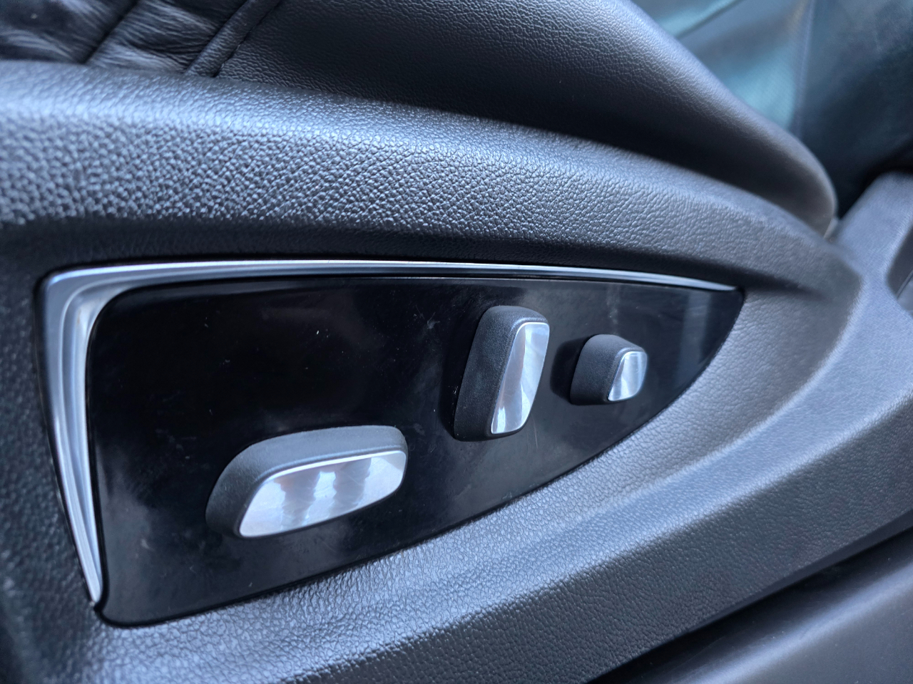 Cadillac Escalade ESV 4WD 4dr Premium 2015