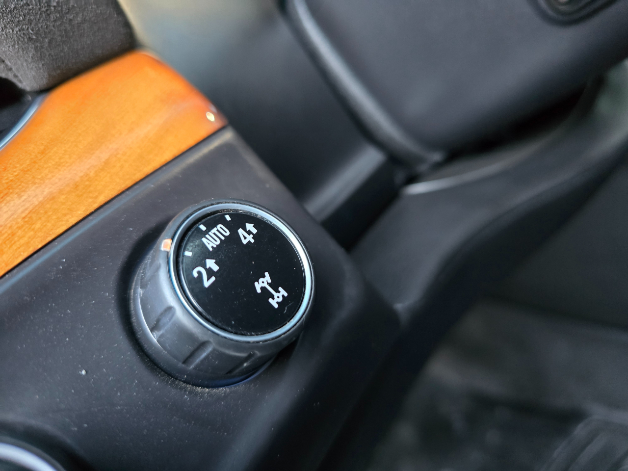 Cadillac Escalade ESV 4WD 4dr Premium 2015