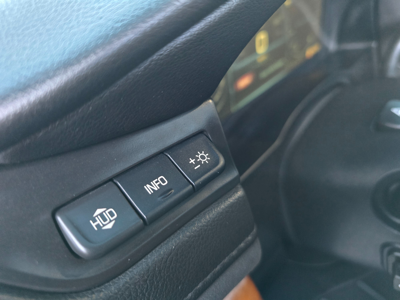 Cadillac Escalade ESV 4WD 4dr Premium 2015