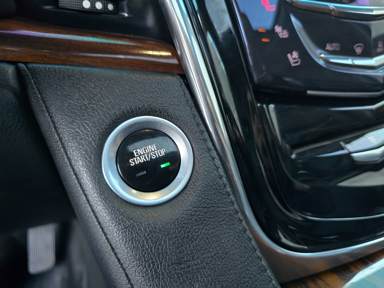 Cadillac Escalade ESV 4WD 4dr Premium 2015