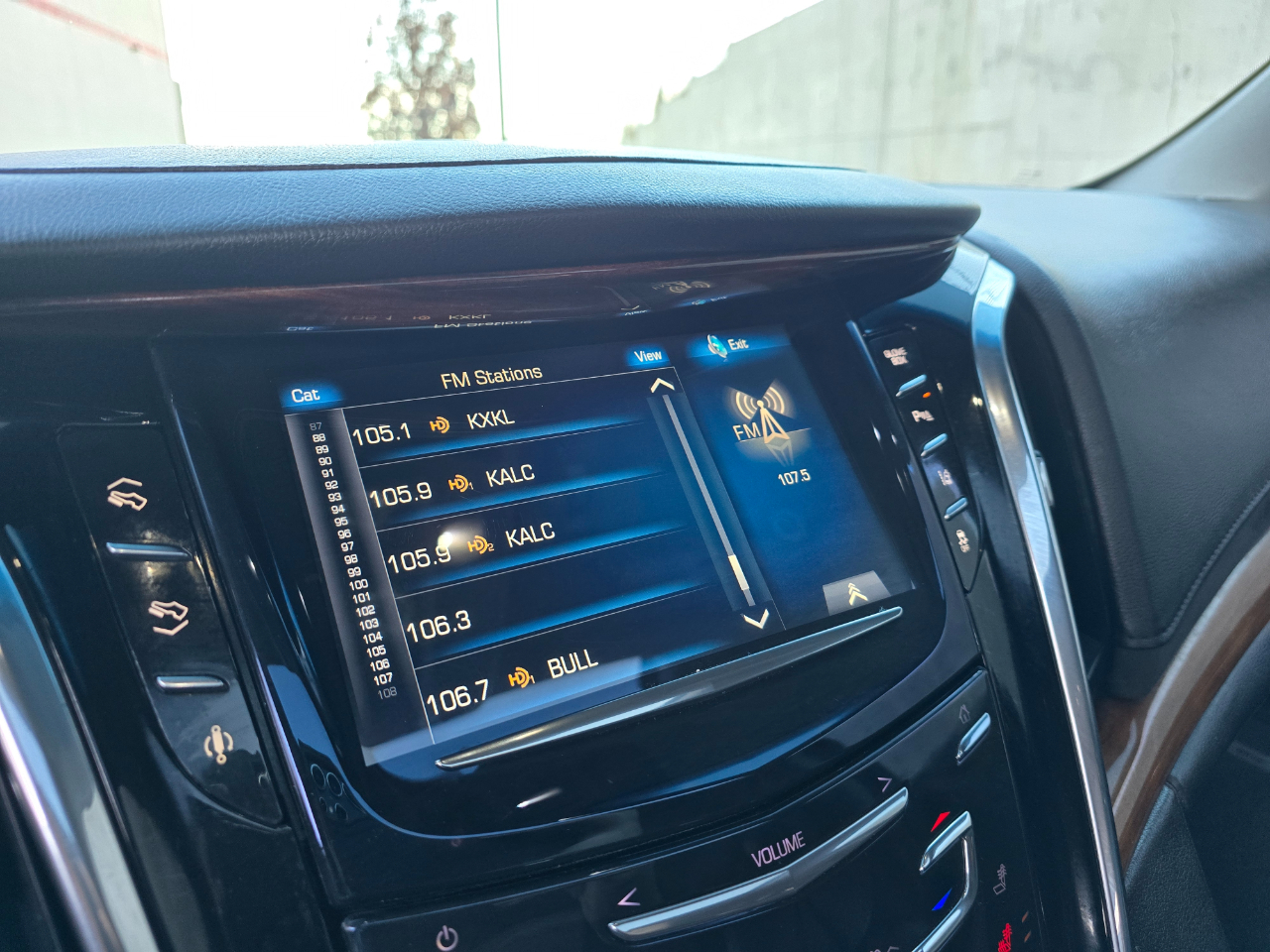 Cadillac Escalade ESV 4WD 4dr Premium 2015