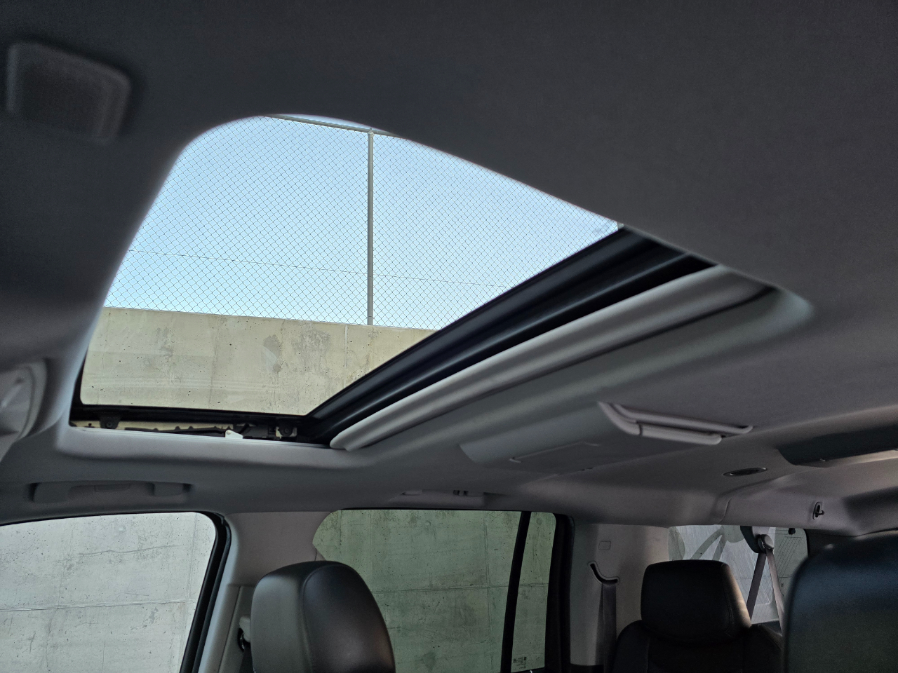 Cadillac Escalade ESV 4WD 4dr Premium 2015