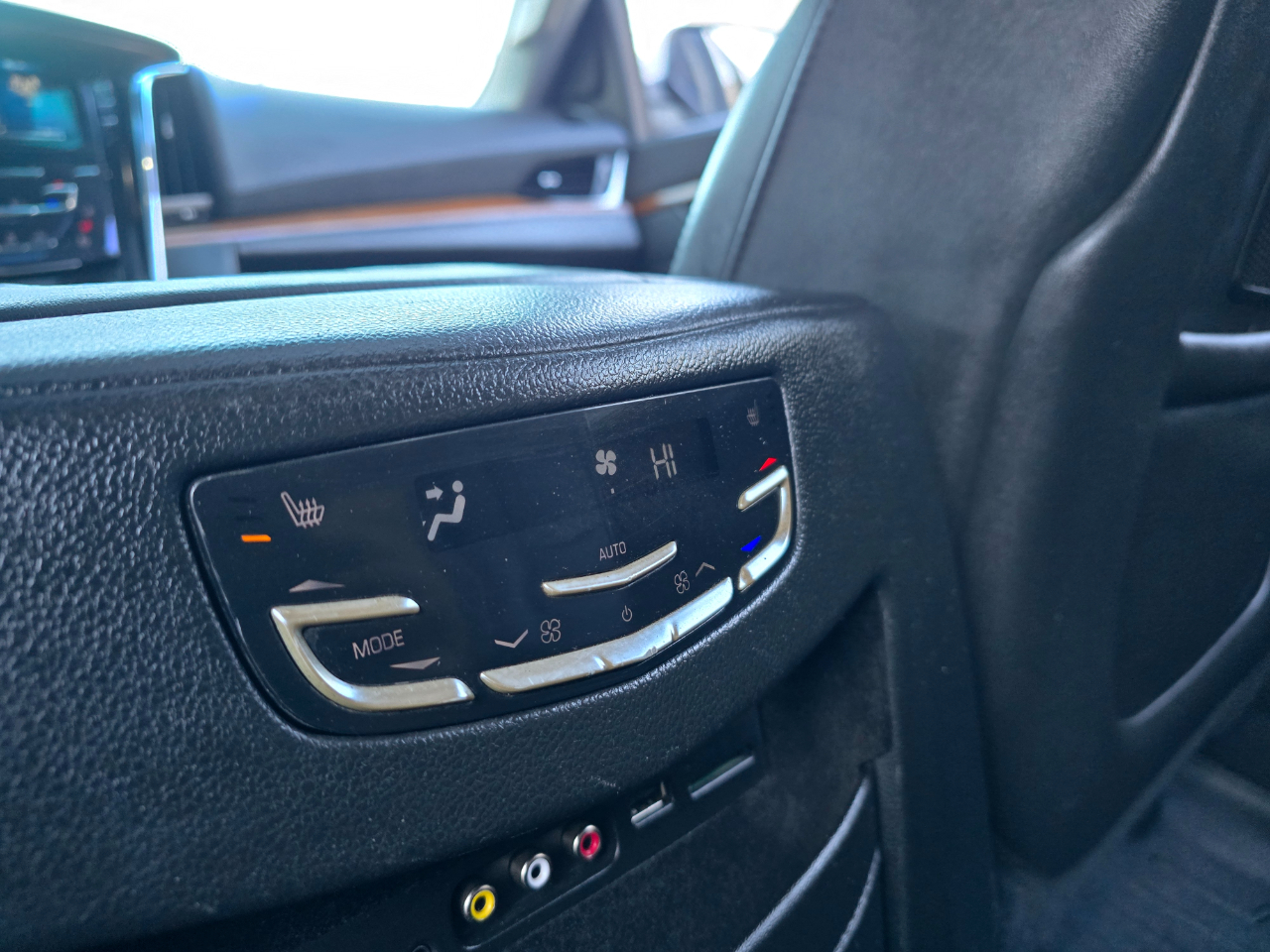 Cadillac Escalade ESV 4WD 4dr Premium 2015