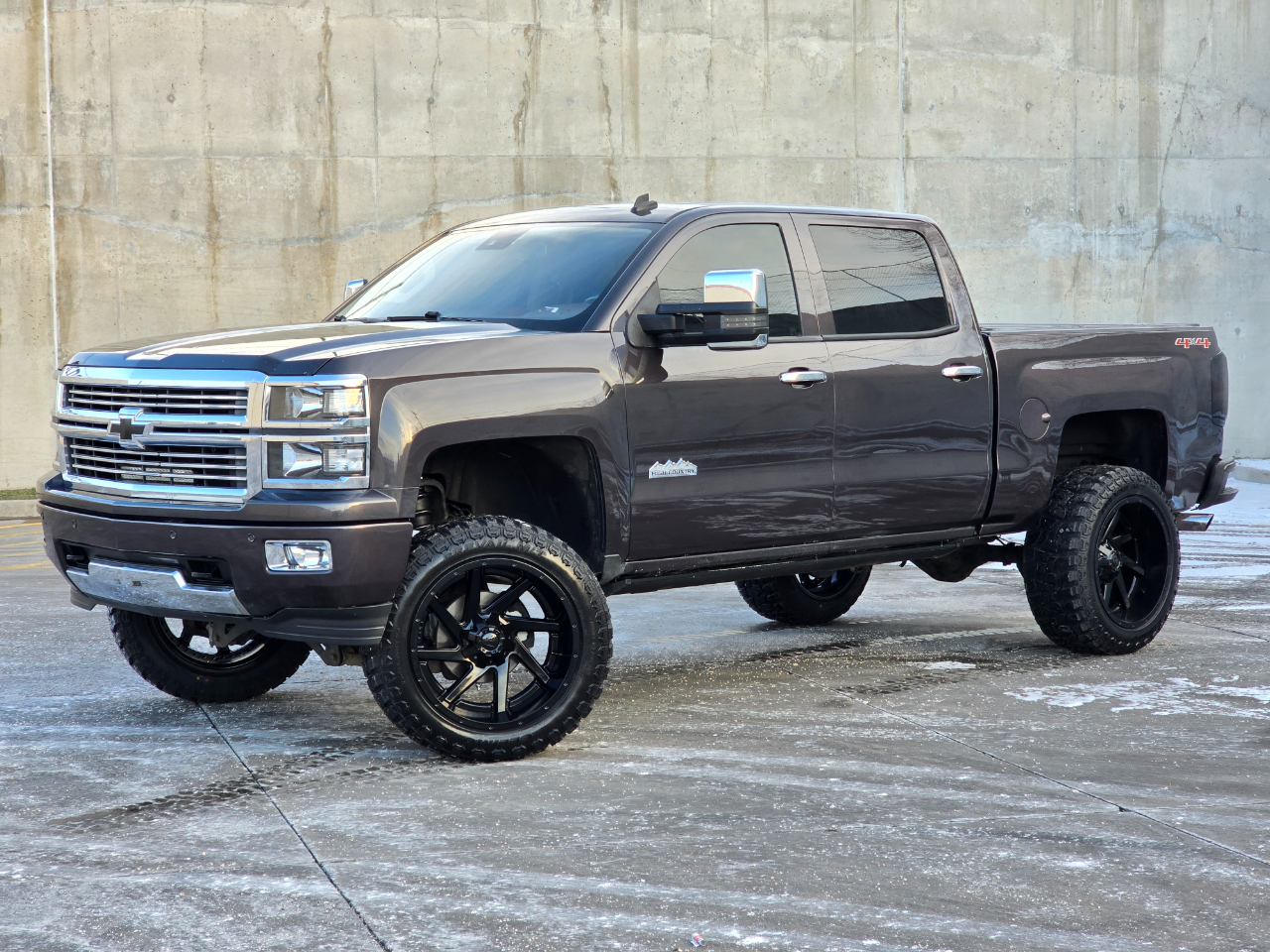 2014 Chevrolet Silverado 1500 4WD Crew Cab 143.5" High Country