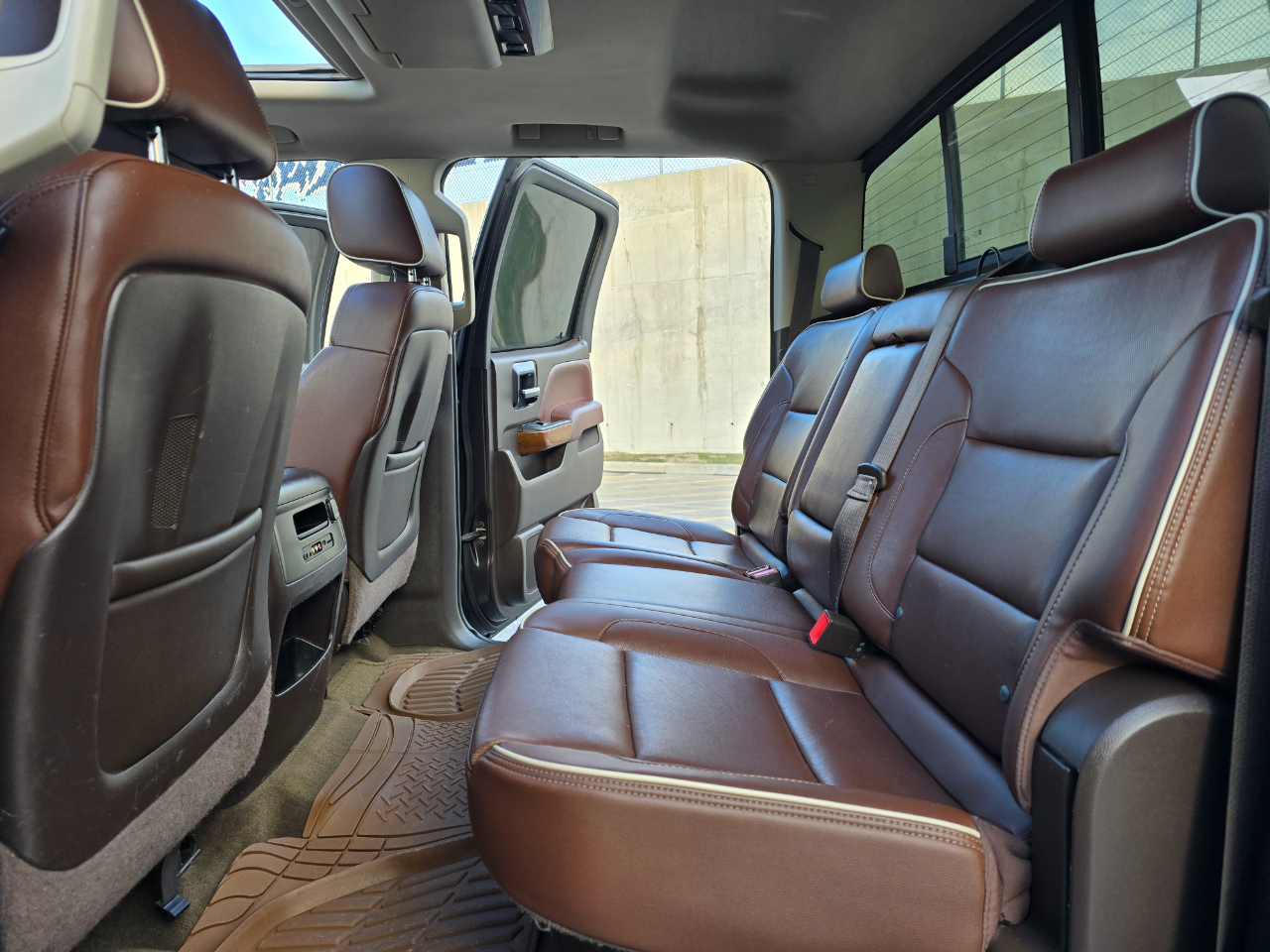 Chevrolet Silverado 1500 4WD Crew Cab 143.5" High Country 2014