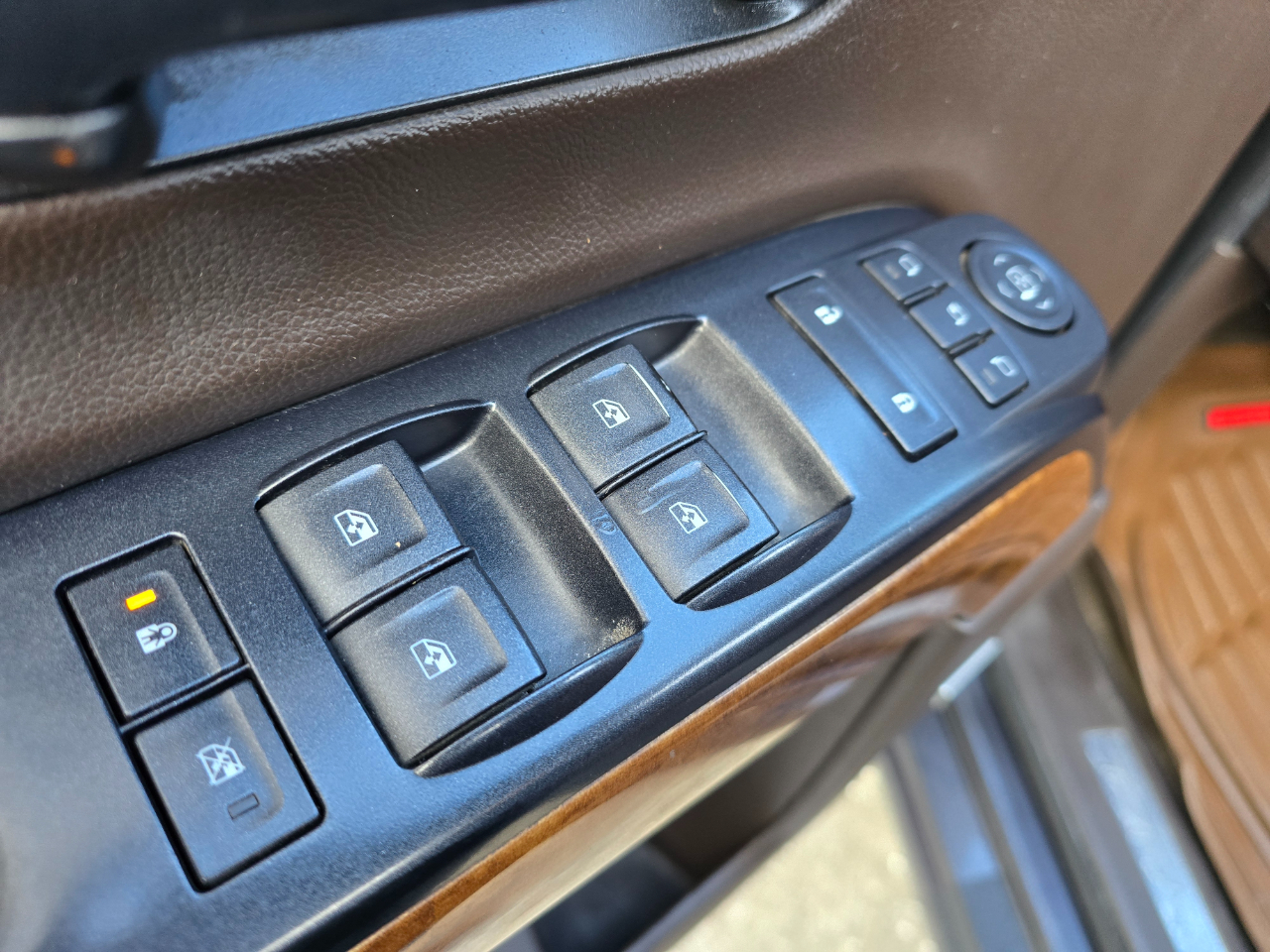 Chevrolet Silverado 1500 4WD Crew Cab 143.5" High Country 2014