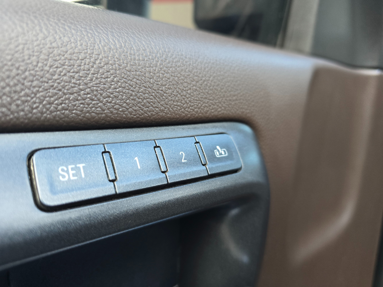 Chevrolet Silverado 1500 4WD Crew Cab 143.5" High Country 2014