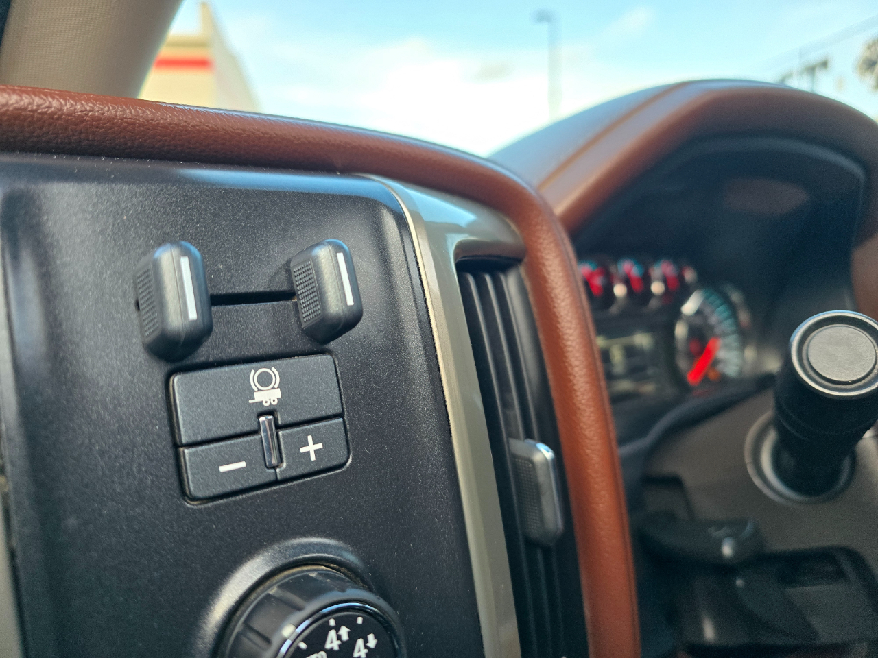 Chevrolet Silverado 1500 4WD Crew Cab 143.5" High Country 2014