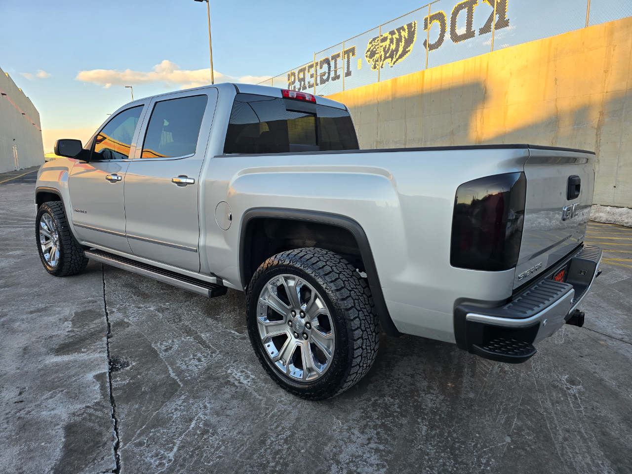 GMC Sierra 1500 4WD Crew Cab 143.5" Denali 2018
