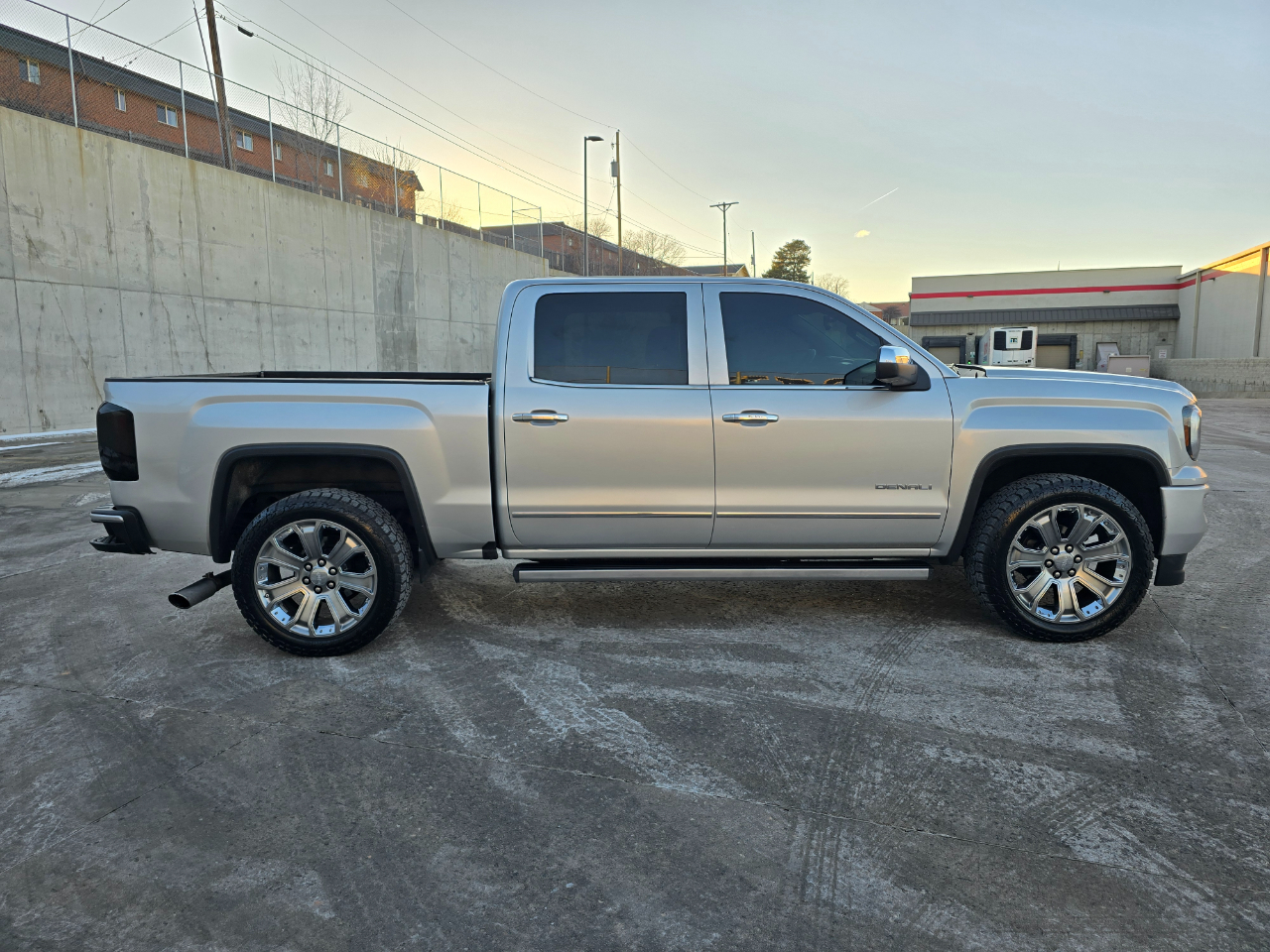 GMC Sierra 1500 4WD Crew Cab 143.5" Denali 2018