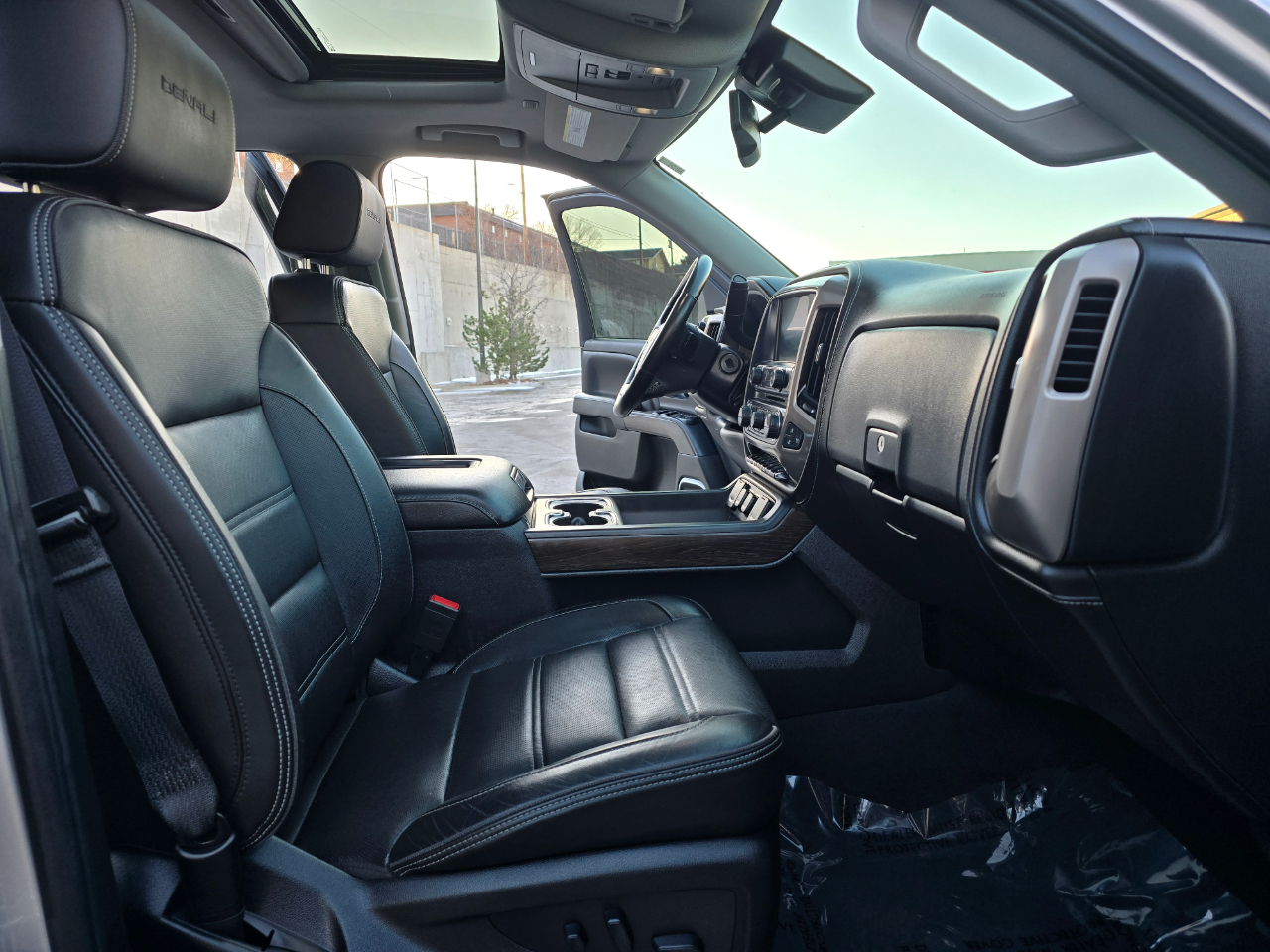 GMC Sierra 1500 4WD Crew Cab 143.5" Denali 2018