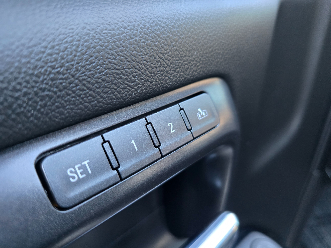 GMC Sierra 1500 4WD Crew Cab 143.5" Denali 2018