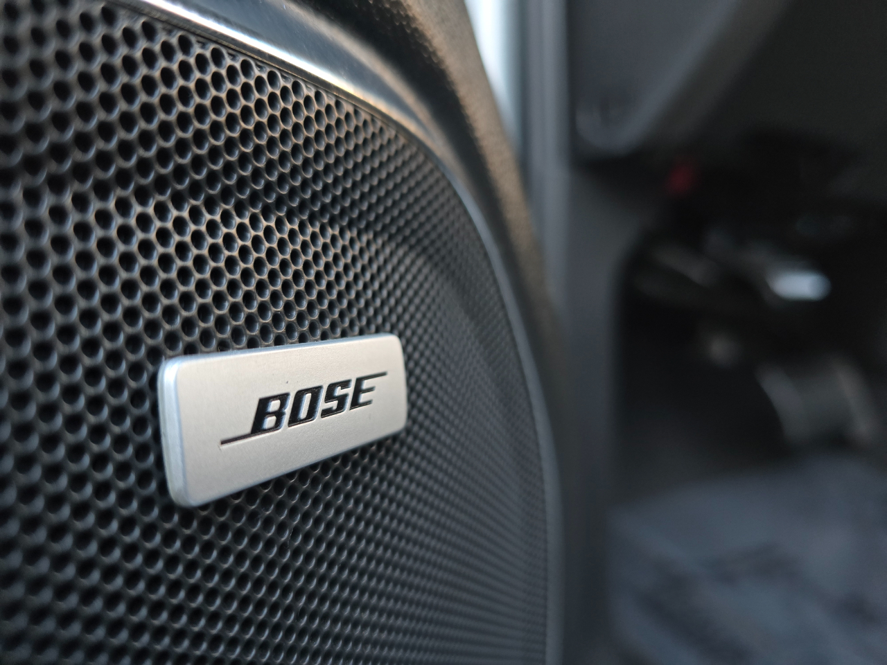 GMC Sierra 1500 4WD Crew Cab 143.5" Denali 2018