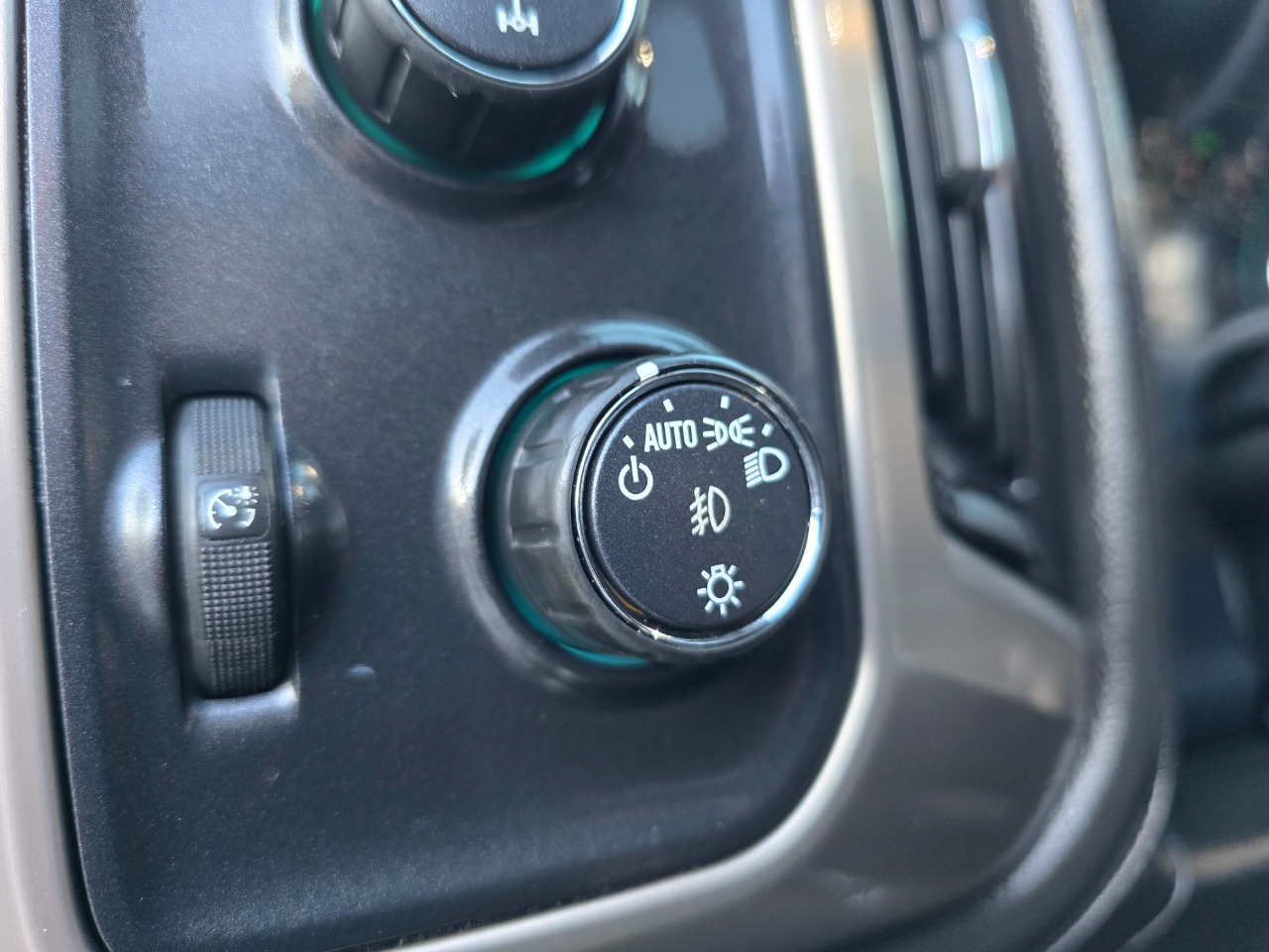 GMC Sierra 1500 4WD Crew Cab 143.5" Denali 2018