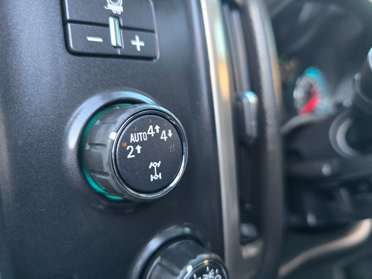 GMC Sierra 1500 4WD Crew Cab 143.5" Denali 2018