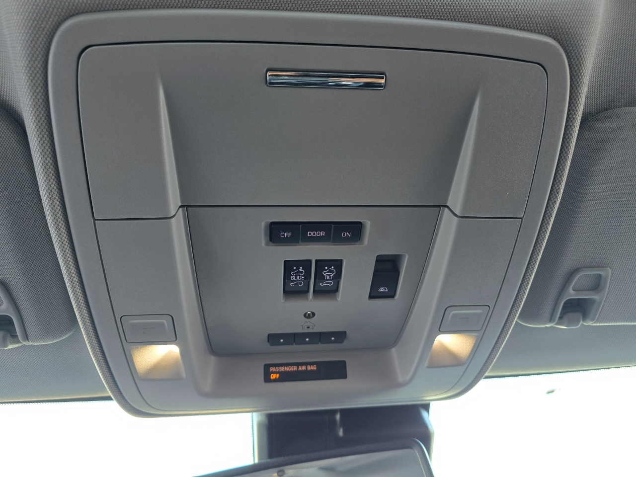 GMC Sierra 1500 4WD Crew Cab 143.5" Denali 2018