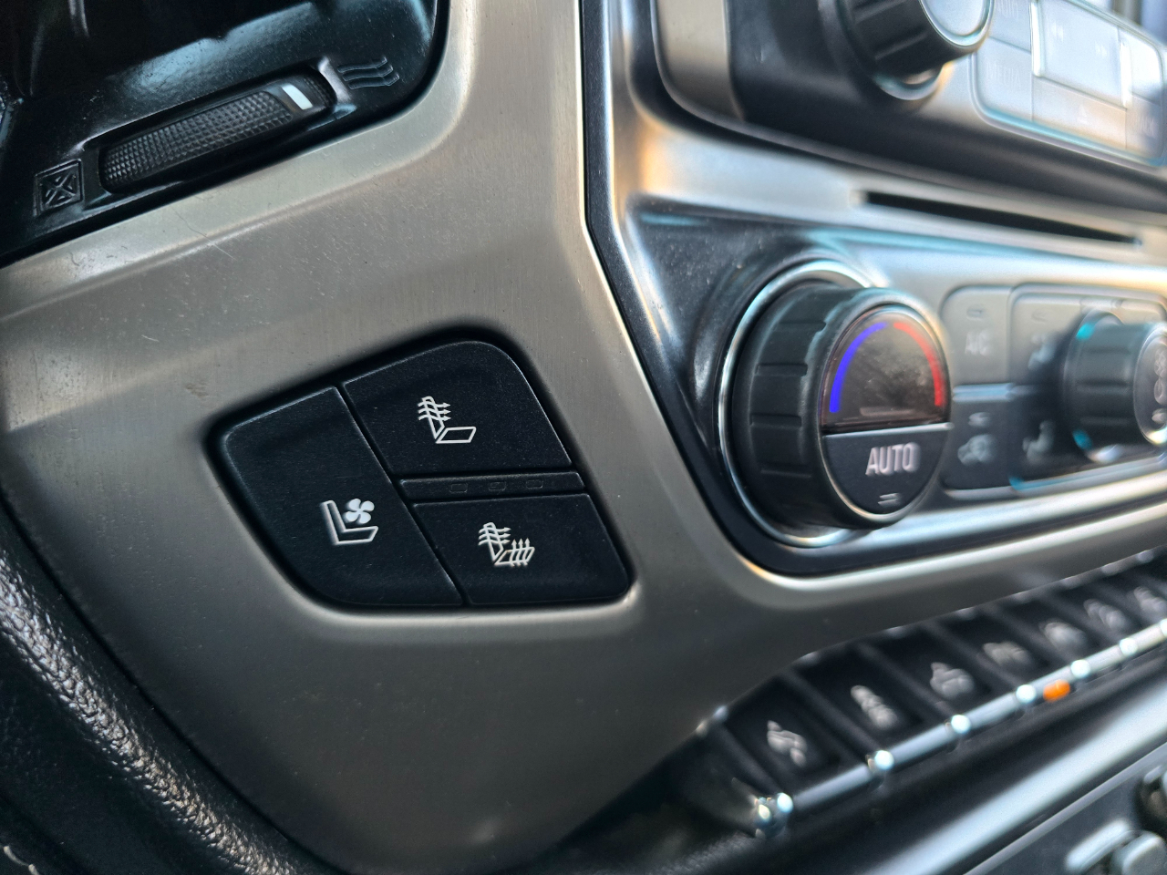 GMC Sierra 1500 4WD Crew Cab 143.5" Denali 2018