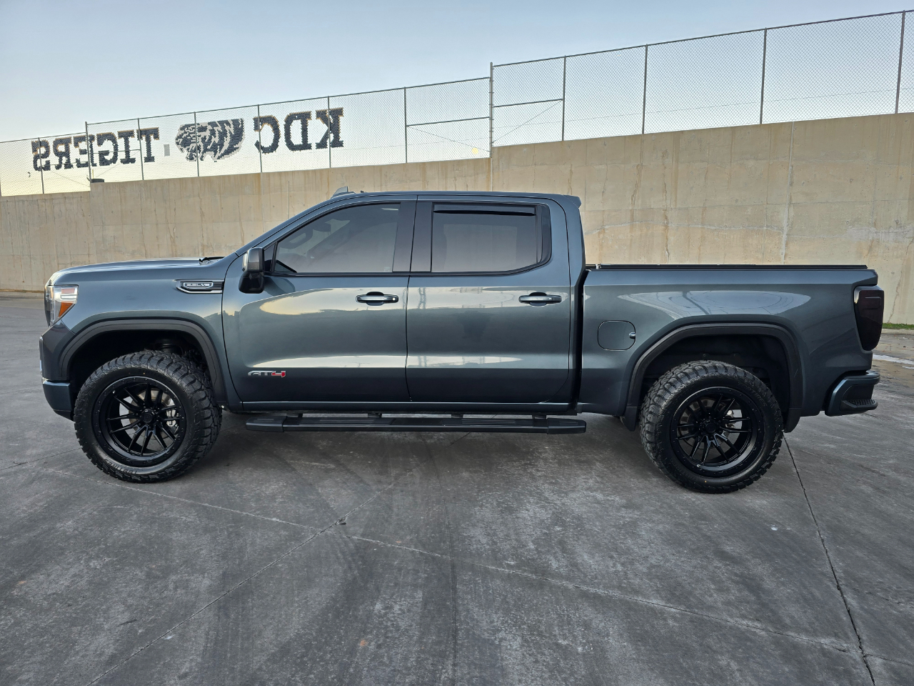 GMC Sierra 1500 4WD Crew Cab 147" AT4 2019