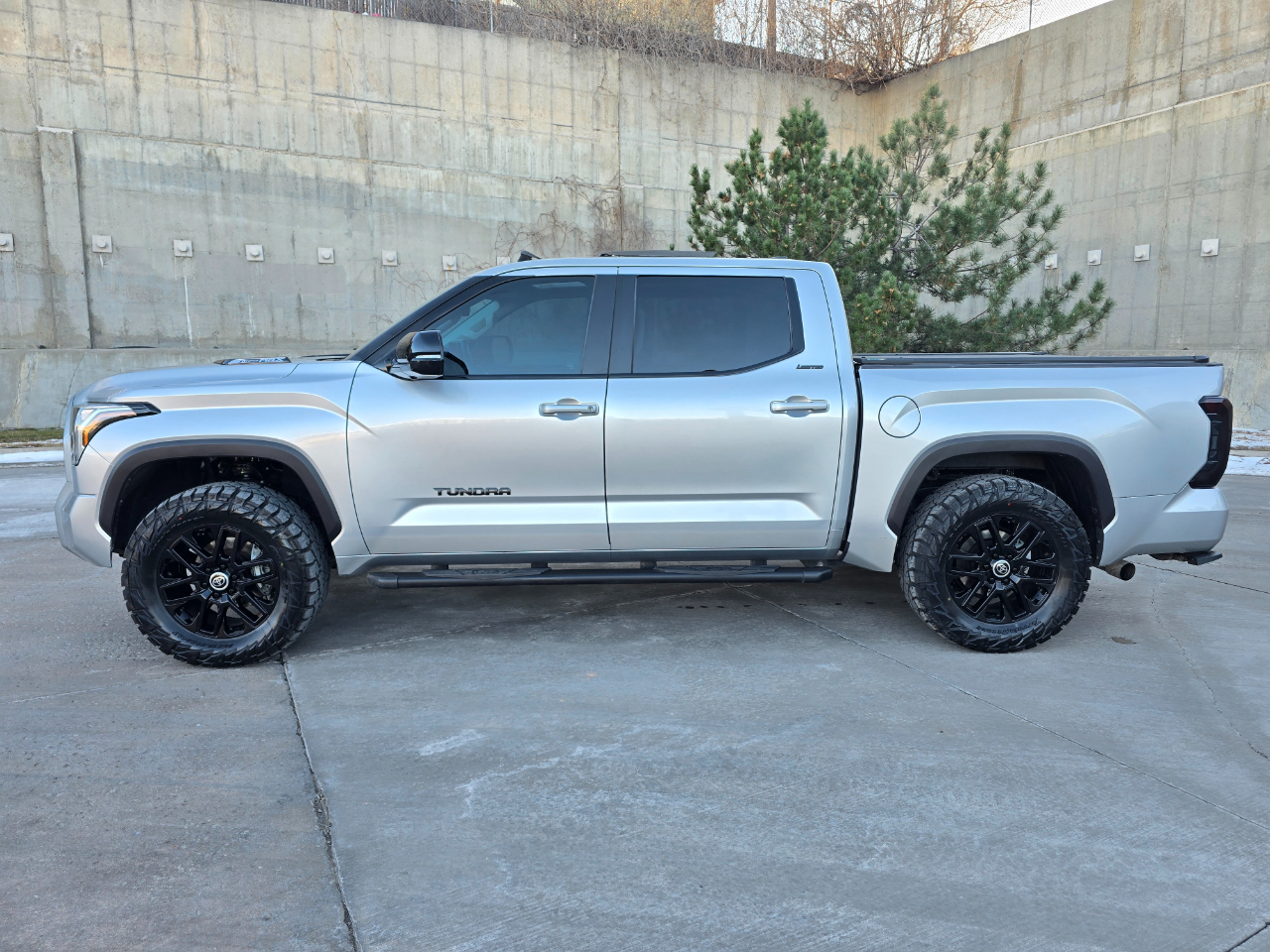 Toyota Tundra 4WD Limited Hybrid CrewMax 5.5' Bed (Natl) 2024