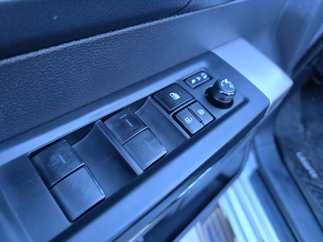 Toyota Tundra 4WD Limited Hybrid CrewMax 5.5' Bed (Natl) 2024