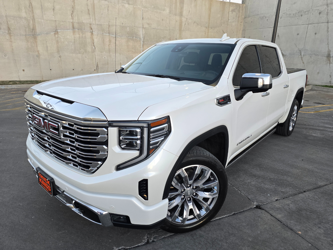 GMC Sierra 1500 4WD Crew Cab 147" Denali 2023