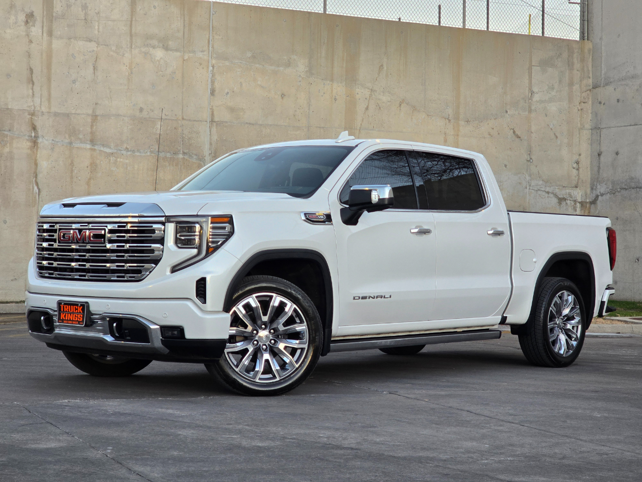 GMC Sierra 1500 4WD Crew Cab 147" Denali 2023