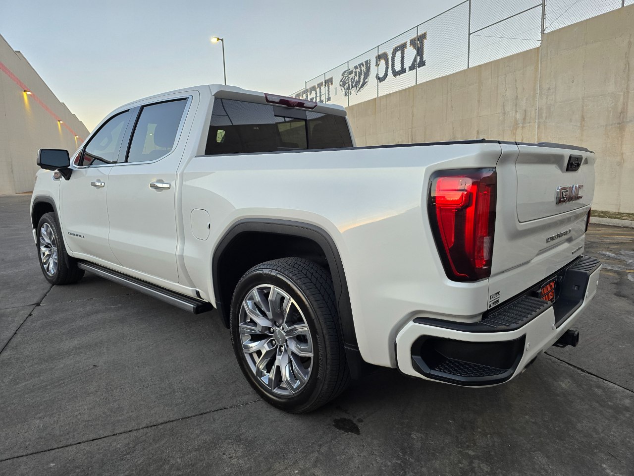GMC Sierra 1500 4WD Crew Cab 147" Denali 2023