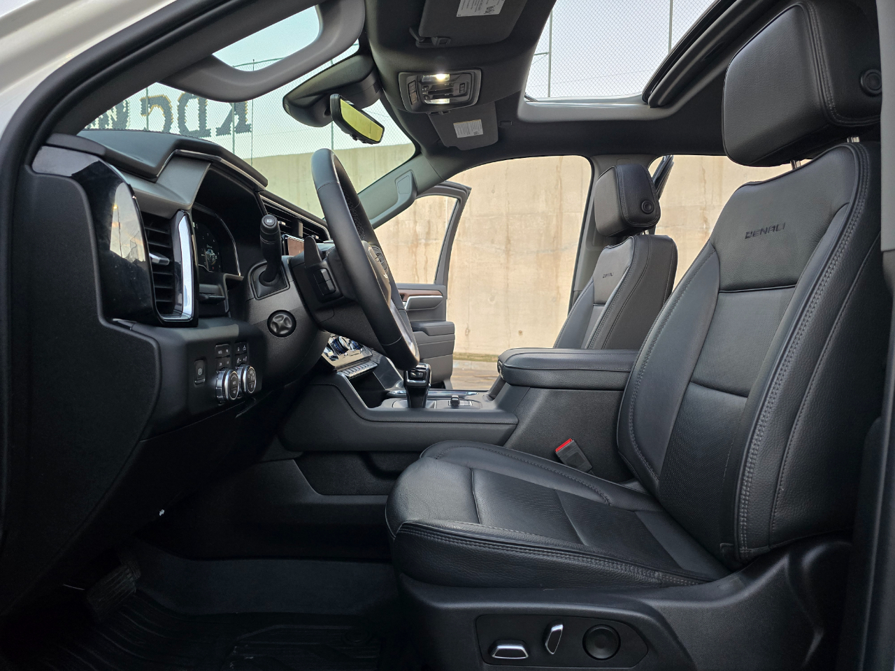 GMC Sierra 1500 4WD Crew Cab 147" Denali 2023