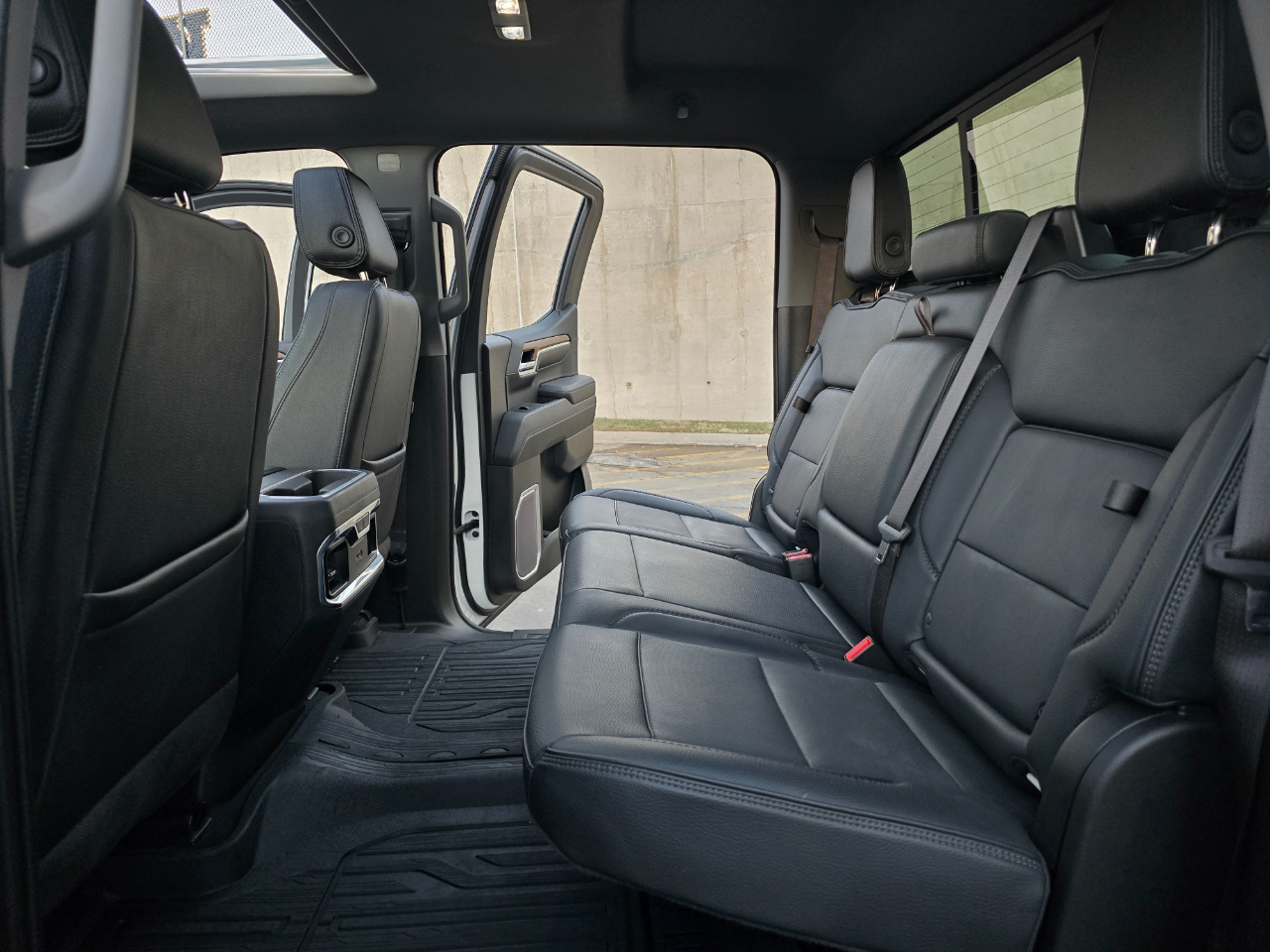 GMC Sierra 1500 4WD Crew Cab 147" Denali 2023