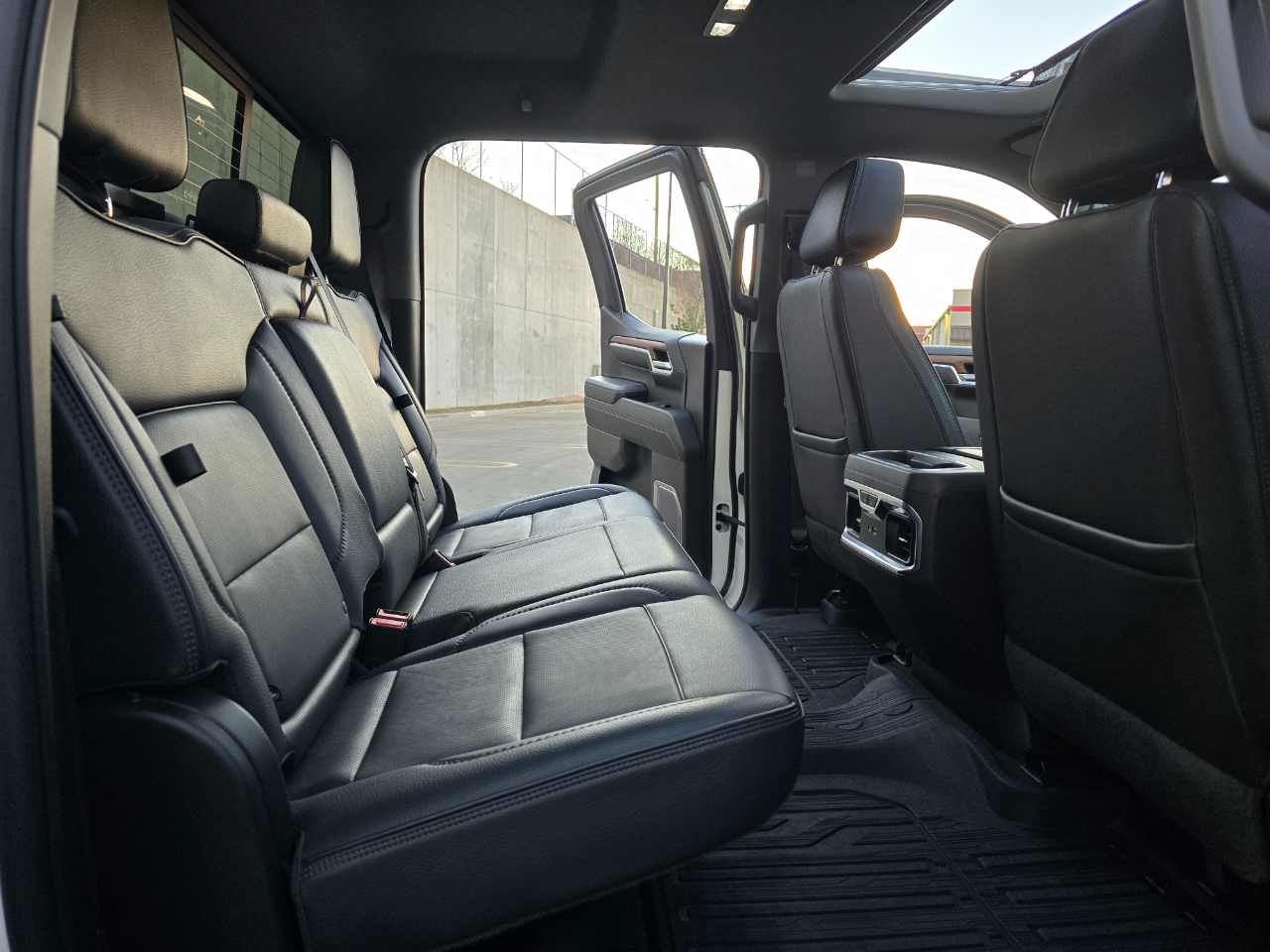 GMC Sierra 1500 4WD Crew Cab 147" Denali 2023