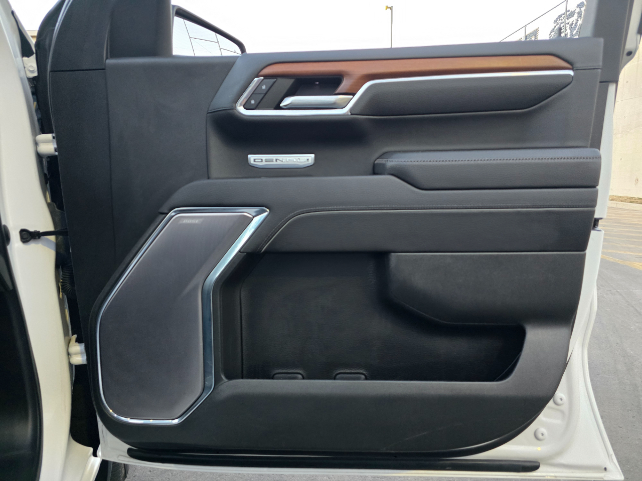 GMC Sierra 1500 4WD Crew Cab 147" Denali 2023