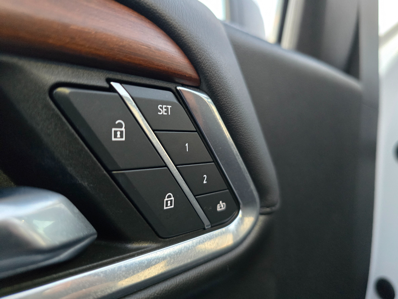 GMC Sierra 1500 4WD Crew Cab 147" Denali 2023