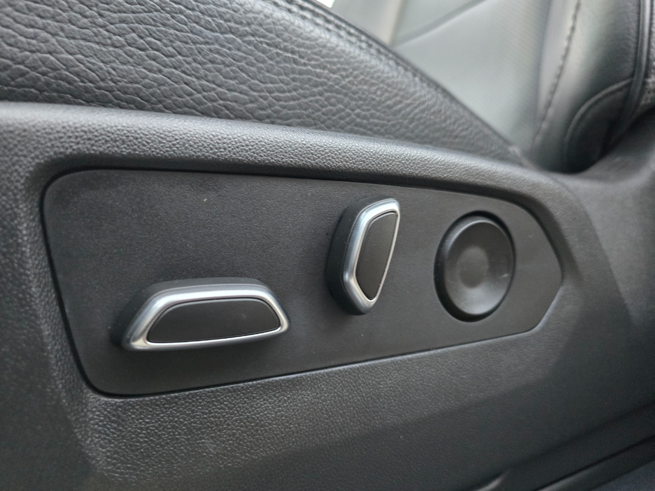 GMC Sierra 1500 4WD Crew Cab 147" Denali 2023