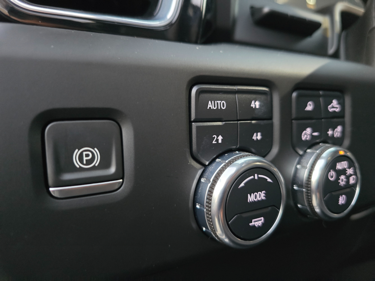 GMC Sierra 1500 4WD Crew Cab 147" Denali 2023