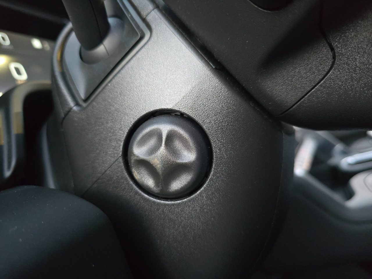 GMC Sierra 1500 4WD Crew Cab 147" Denali 2023