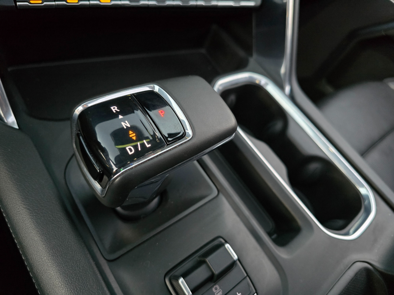 GMC Sierra 1500 4WD Crew Cab 147" Denali 2023