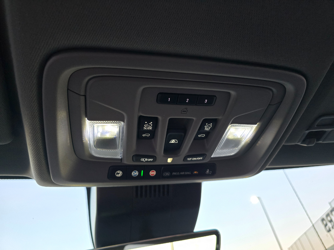 GMC Sierra 1500 4WD Crew Cab 147" Denali 2023