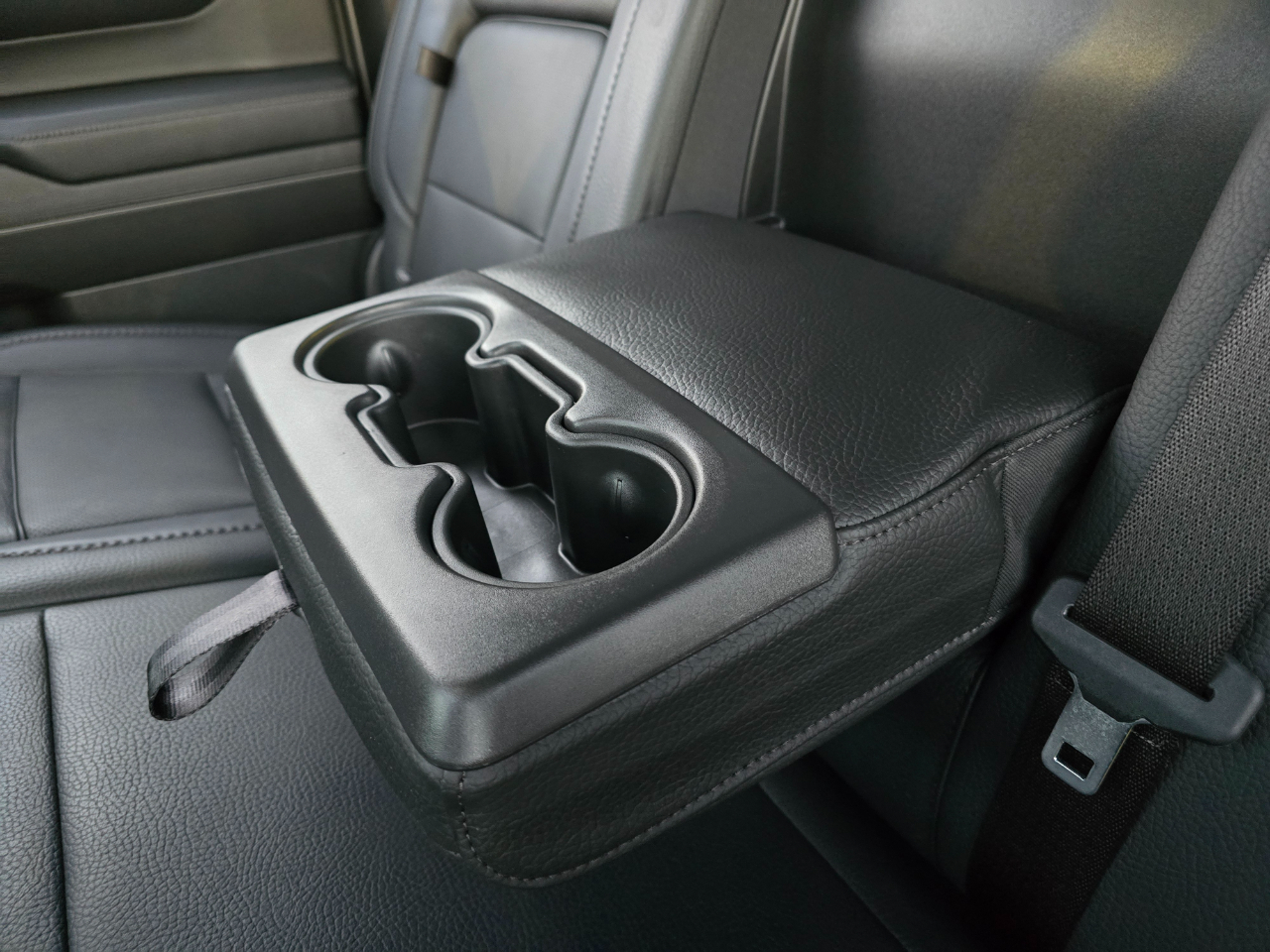 GMC Sierra 1500 4WD Crew Cab 147" Denali 2023